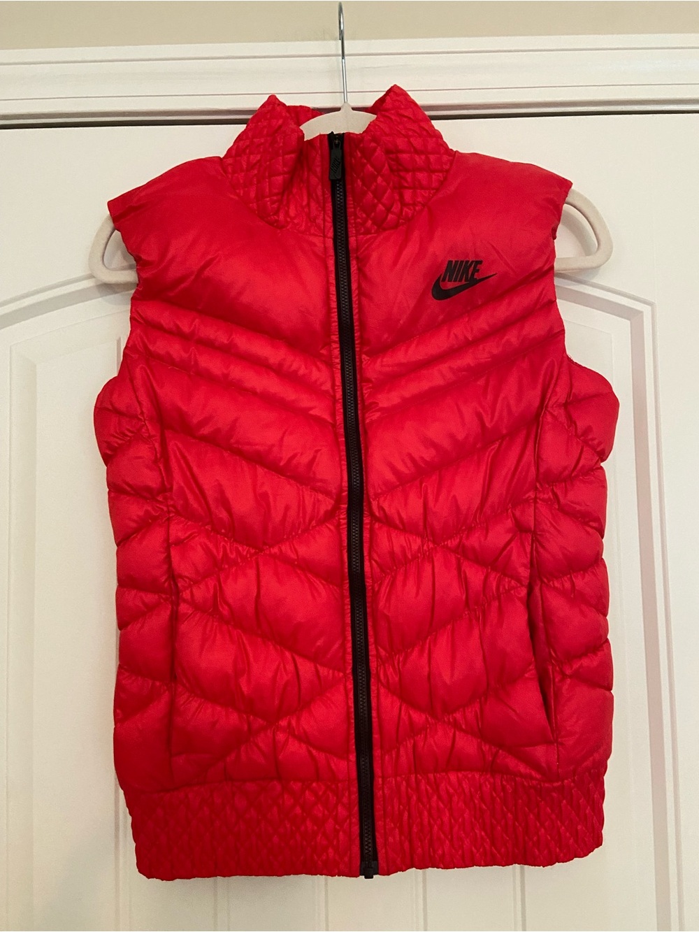 Nike Women's Red/Watermelon Puffer Vest - Lightweight with Pockets Small - Picture 12 of 12